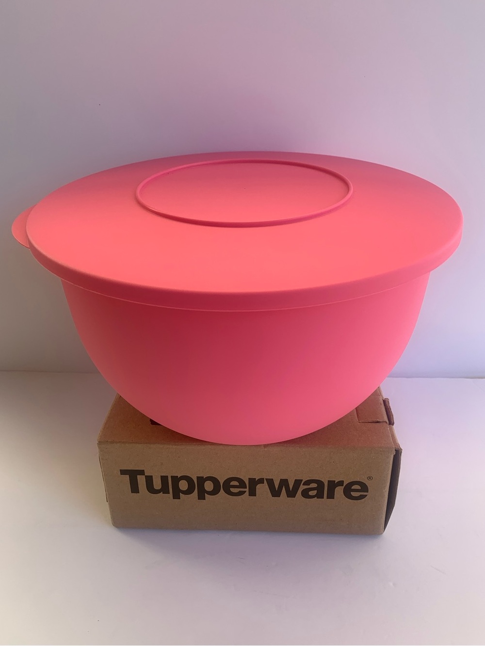 Tupperware  Pink Mixing Bowl with Lid 4.3L Beautiful!!!!!